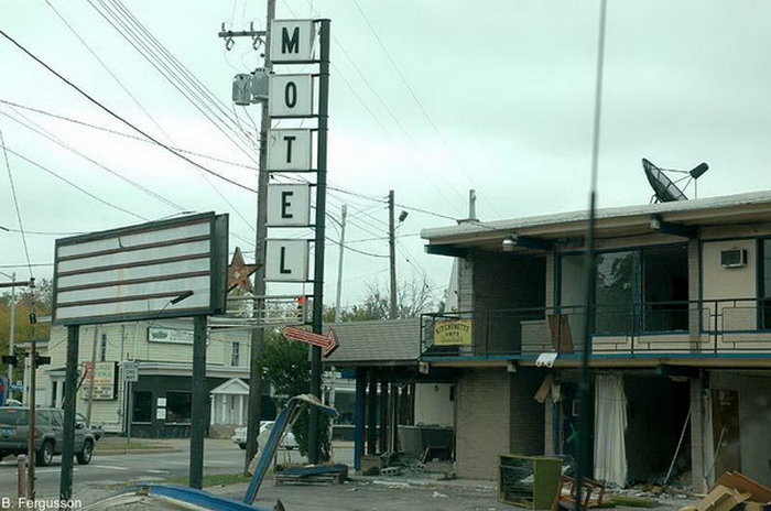 Downtowner Motel - From Vanished Kalamazoo - Photo Credits Indicated (newer photo)